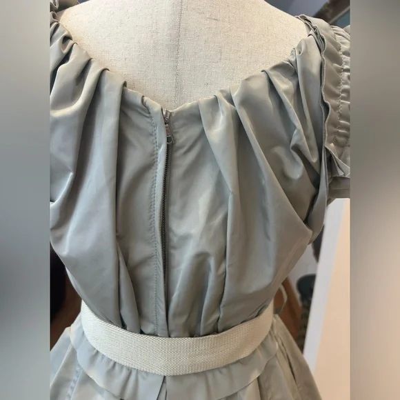 Marc Jacobs Gray Ruffled Dress with White Belt - Picture 10 of 16